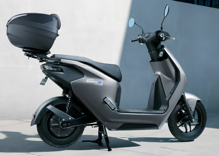 Tak Perlu Sering Cas, Ini 5 Motor Listrik dengan Jarak Tempuh Jauh untuk Kurir