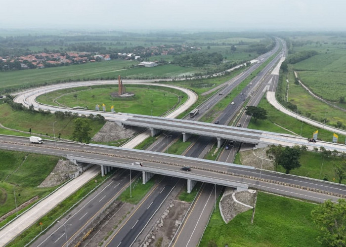 H-3 Natal 2025, Arus Tol Cipali Lengang! Volume Kendaraan Anjlok hingga 17 Persen