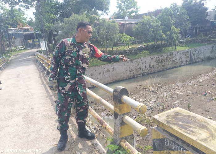 Babinsa Kalijaga Laksanakan Monitoring dan Pengecekan Sungai Kalipacit