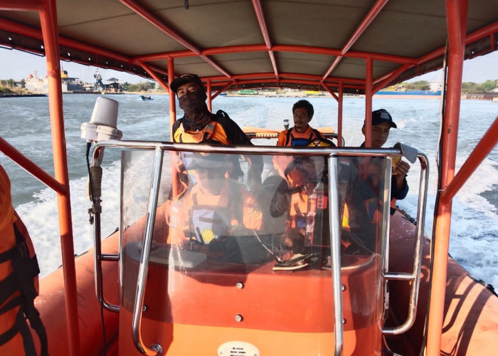 Kapal Nelayan Terbalik di Perairan Cirebon, 1 ABK Asal Depok Belum Ditemukan