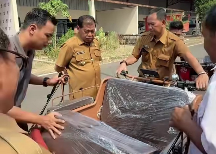 Pengayuh Becak Lansia Majalengka Bakal Terima 300 Becak Listrik dari Prabowo
