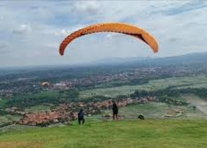 Adrenaline Seru di Majalengka! Harga Tiket Wahana Paralayang di Bukit Paralayang Majalengka