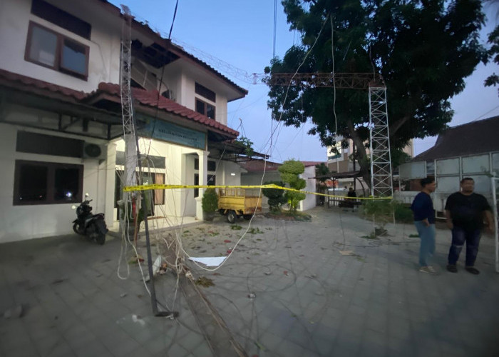 Insiden Tower Ambruk di Kelurahan Kesambi, Lurah: Dibongkar karena Sudah Tidak Berfungsi