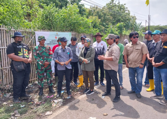 Operasi Pembersihan Sampah Liar  di Perbatasan Cirebon-Indramayu 