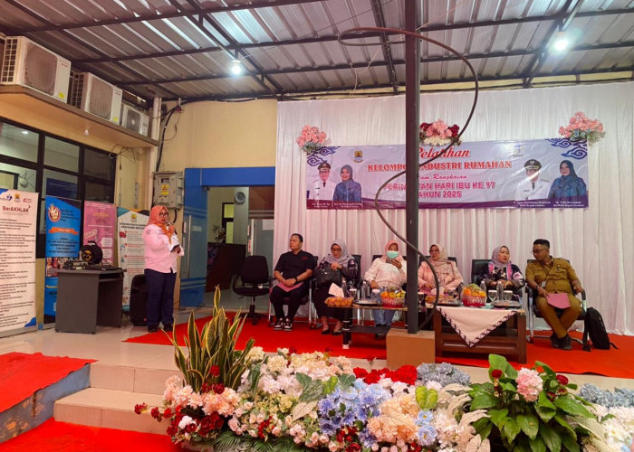 Kreasi Donat Bermotif Batik Warnai Hari Ibu