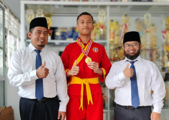 Pesantren Al Hikmah Rebut  Emas Karate Bupati Cup