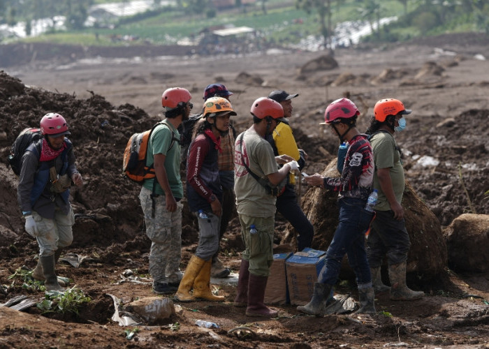 Hari Kedelapan Pencarian Longsor Bandung Barat, SAR Evakuasi 10 Kantong Jenazah