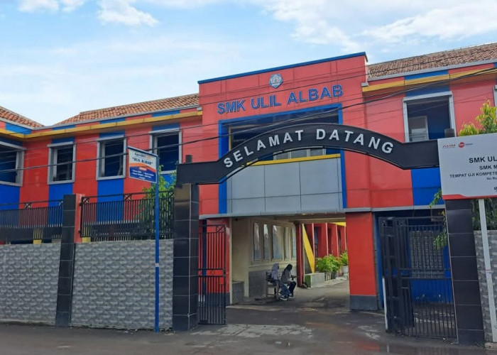 Tak Hanya Berprestasi, SMK Ulil Albab Cirebon Komitmen Jaga Lingkungan