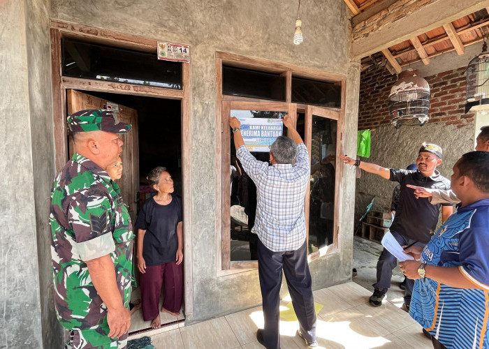 Stiker Penerima Bansos Jadi Inovasi Baru Pemcam Leuwimunding