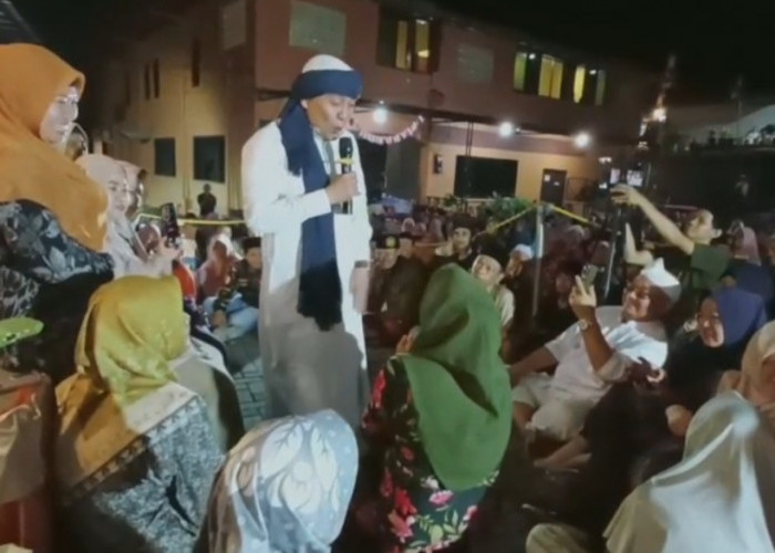 Ratusan Jamaah Hadiri Kliwonan Sholawat di Cirebon, Ustaz Ujang: Perbanyak Sholawat dan Syukur
