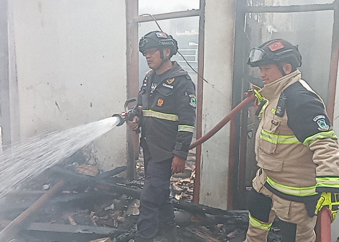 Rumah Warga Cibingbin Kuningan Ludes Dilalap Api, Kerugian Capai Rp100 Juta