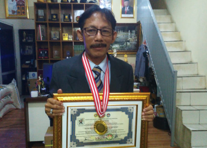 Prabu Diaz Diganjar Penghargaan dari Majelis Agung Triyangtu Pajajaran Sunda Banten Bali Nuswantara