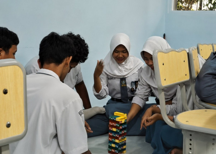SMAN 3 Cirebon Batasi Penggunaan HP di Sekolah, Siswa Kini Kembali Main Catur dan Congklak Saat Istirahat