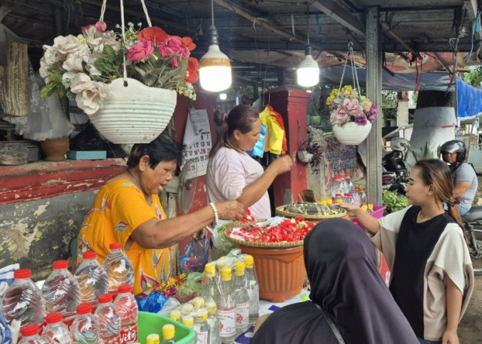 H-1 Lebaran, Penjualan Bunga Tabur di Makam Jabang Bayi Cirebon Melonjak Drastis