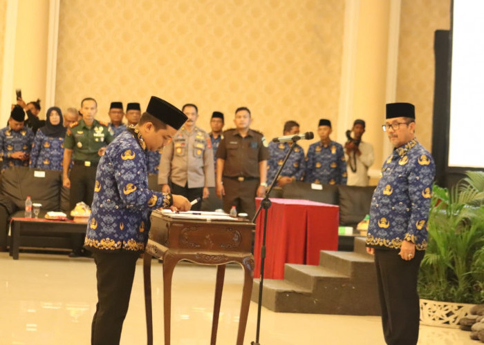 Lantik 965 Tenaga Guru dan Teknis PPPK, Bupati Cirebon: Tahun Ini Formasi Akan Dibuka Kembali 