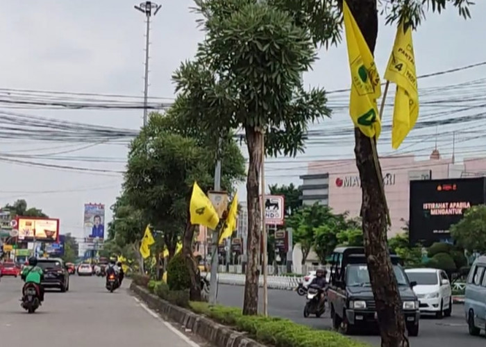 Jalan Cipto Kembali Dikotori APK dan Bendera Parpol, Pj Wali Kota Cirebon: Kita Tertibkan Lagi 