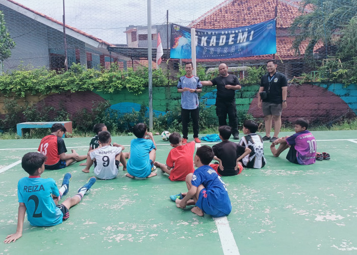 DPK KNPI Kesambi Gelar Latihan Rutin Akademi Futsal Sebagai Minat Bakat Pemuda
