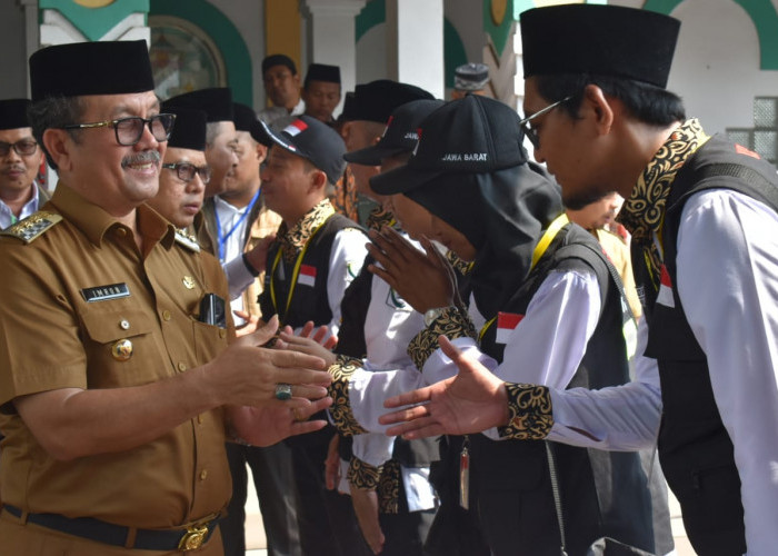 Bupati Imron Lepas Keberangkatan Calhaj asal Kabupaten Cirebon