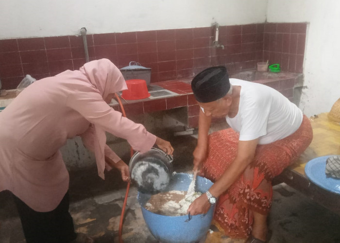 Tradisi Bubur Harisah Ramadan di Panjunan Cirebon, Warisan Keluarga Bayasut Sejak 1918