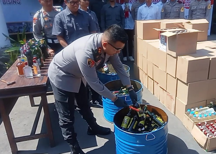 3.000 Botol Miras Dimusnahkan Polres Cirebon Kota, Hasil Razia Mei hingga Juli 2023