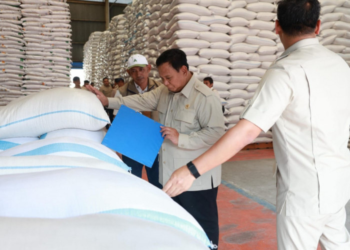 Usai Beri Arahan Ketua DPRD Se-Indonesia, Prabowo Sidak Gudang Bulog Danurejo Pastikan Stok Beras Aman