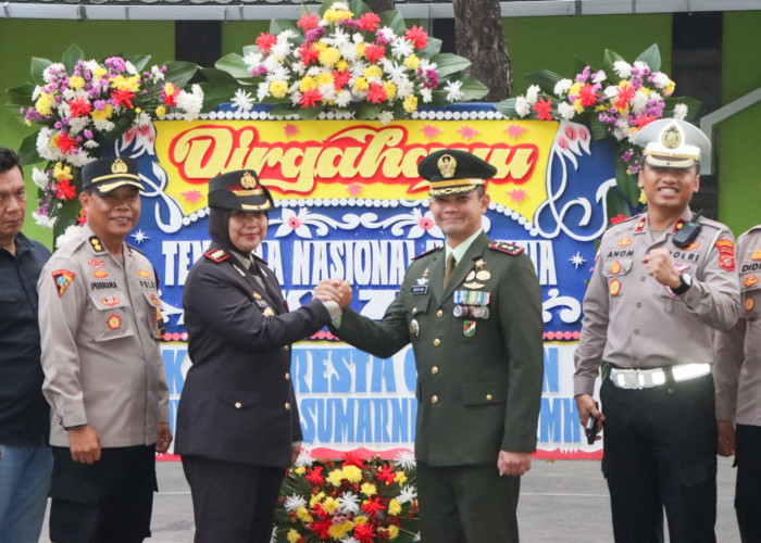 Peringati HUT ke-79 TNI, Polresta Cirebon Berikan Kejutan