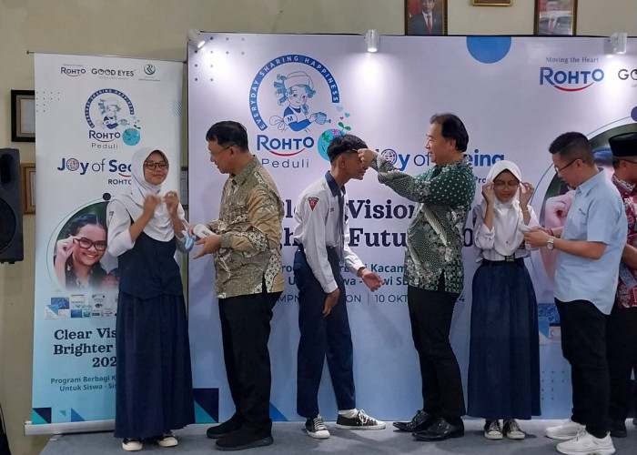 Pertama di Cirebon Pembagian Ratusan Kacamata Gratis untuk Pelajar