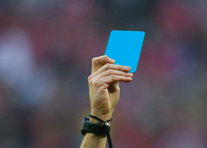 Terancam Gagal Diterapkan, Kartu Biru Dianggap Bisa Merusak Pertandingan Sepak Bola