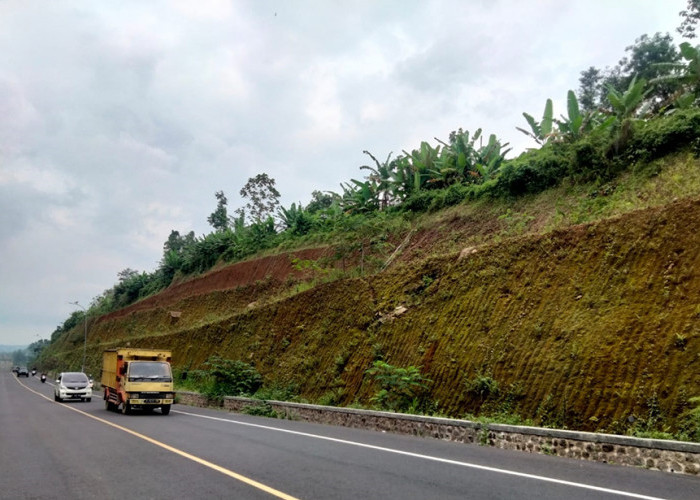IKON JALAN BARU Bakal Hilang, Tebing Jalan Lingkar Timur Kuningan Bakal Dipangkas