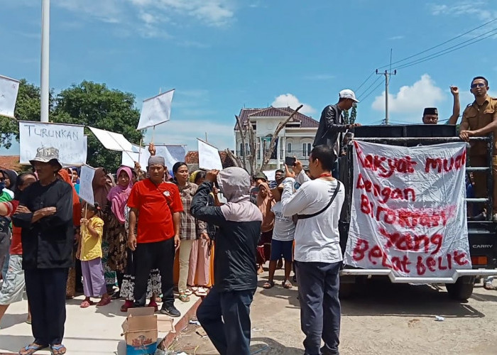 Tidak Pro Warga, Kuwu Surakarta Juga Dituduh Tilep Honor Perangkat Desa