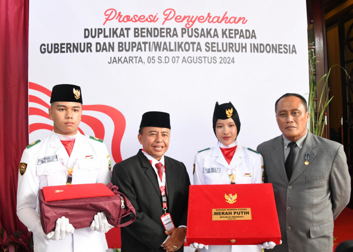 Sekda Jabar Herman Suryatman Terima Bendera Pusaka dari BPIP