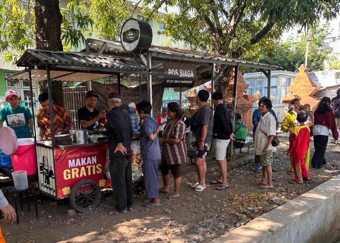 Komunitas Kosong 3 Cirebon Bagi-bagi Makan Gratis demi Tekan Kriminalitas