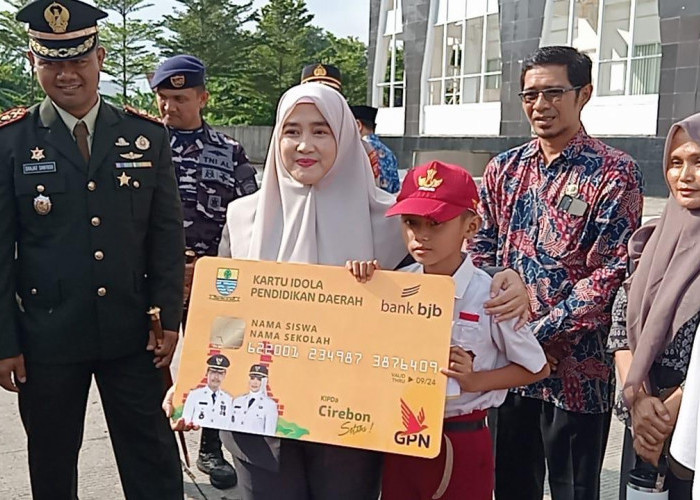 100 Siswa Raih Kartu Idola Pendidikan 