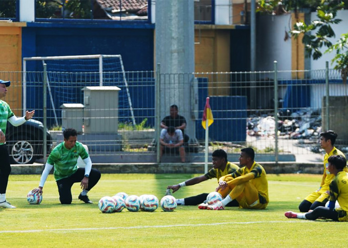 Jelang Persib Lawan Borneo FC, Bobotoh Terkesan dengan Latihan Kiper, Luizinho Passos Dipuji Selangit 