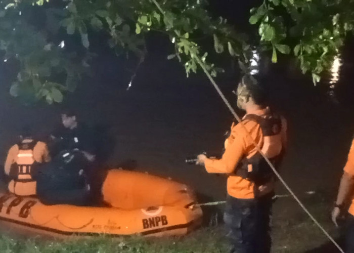 Pencarian Bocah Hanyut di Cirebon Dihentikan Sementara, Dilanjutkan Pagi Ini