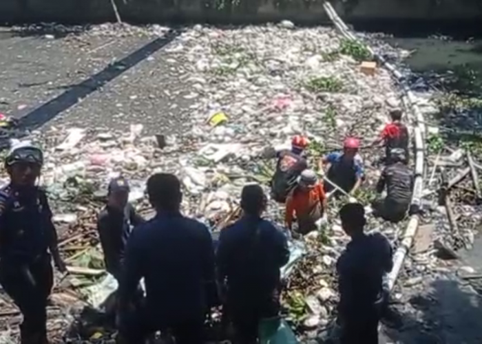 Sampah Menumpuk di Sungai Sukalila Cirebon, Pemkot Ambil Langkah Darurat