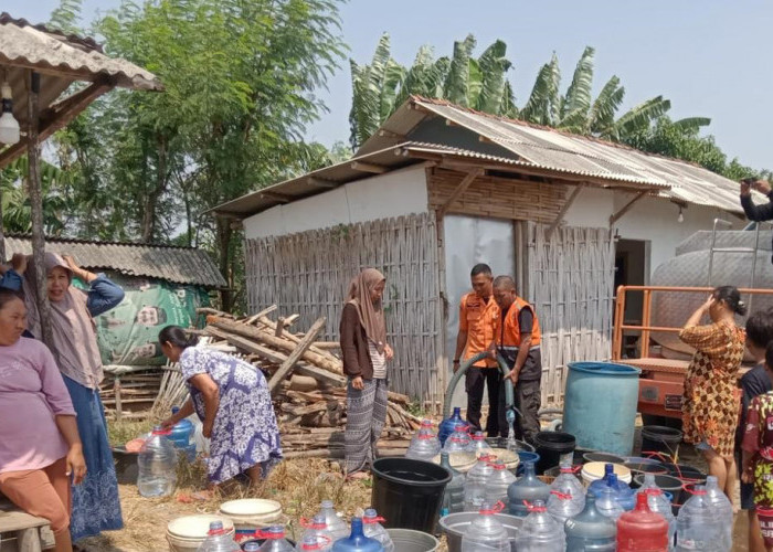 Kekeringan Melanda Cirebon, BPBD Salurkan 24 Ribu Liter Air Bersih