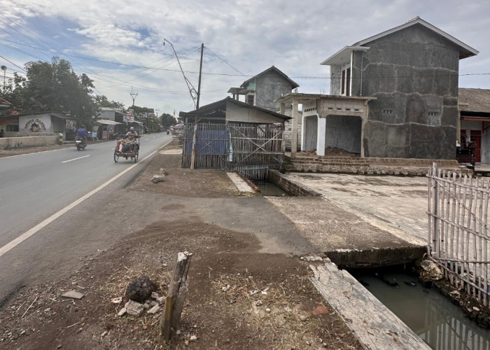 Bangunan Liar di Jalur Arjawinangun–Gegesik–Jagapura Membandel, Surat Teguran Pemprov Jabar Diabaikan