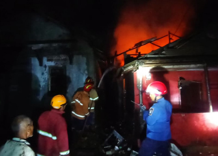 Diduga Akibat Arus Pendek Listrik, Rumah Warga Dukuh Semar Kebakaran