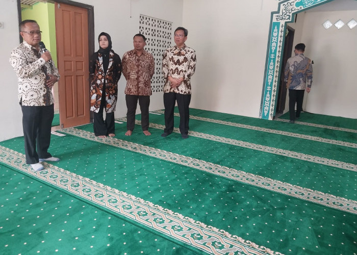 LPS Beri Bantuan Sarana Ibadah ke SMP Negeri 2 Suranenggala, Dukung Kenyamanan Siswa Beribadah