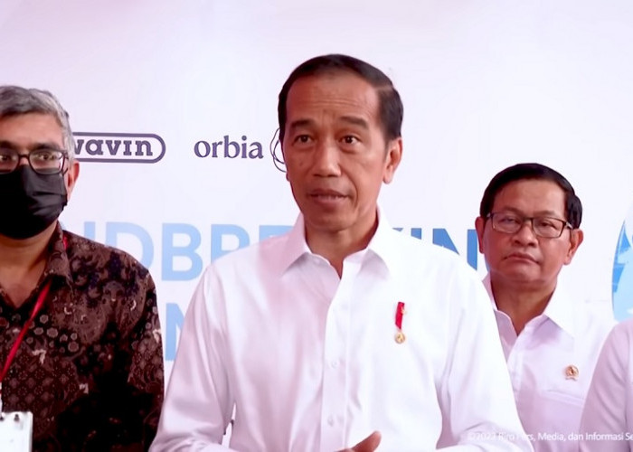Presiden Jokowi Disuntik Vaksin Booster Buatan Dalam Negeri: Vaksinasi Harus Dilanjutkan