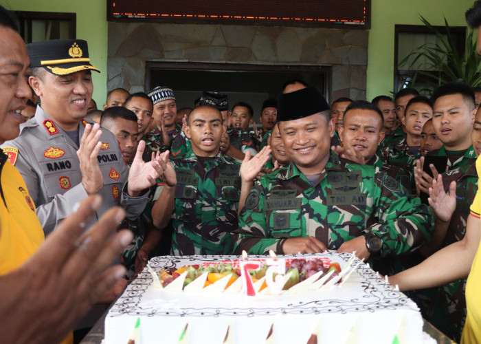 Kapolres Cirebon Kota Beri Kejutan Ulang Tahun Batalyon Arhanud 14/PWY