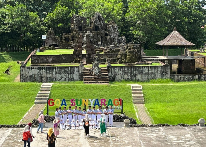 Jumlah Pengunjung Goa Sunyaragi Meningkat saat Libur Natal 2024, Masih di Bawah Tahun Lalu