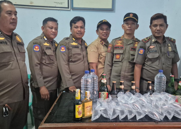 Razia Dua Hari, Pemcam Sukagumiwang Bersama PPNS Sita 50 Botol Mihol
