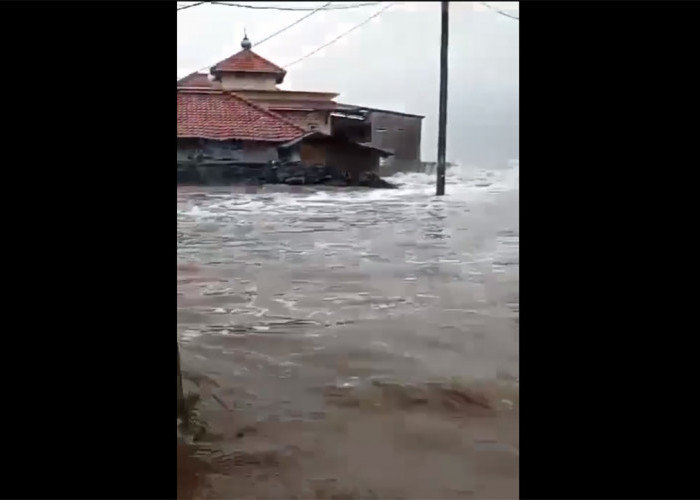 Banjir Rob Rendam Ratusan Rumah di Eretan Indramayu, Warga Mengungsi