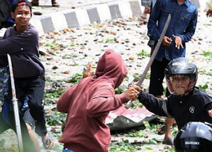 2 Ormas Bentrok di Kota Bandung, 1 Orang Meninggal Dunia, Polisi: Kami Bawa Semua!