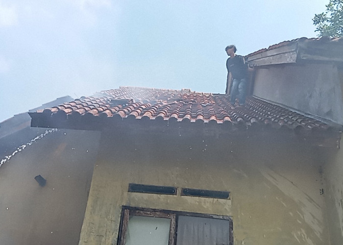 Bakar Sampah Ditinggal Makan, Rumah Warga Kuningan Nyaris Ludes Terbakar