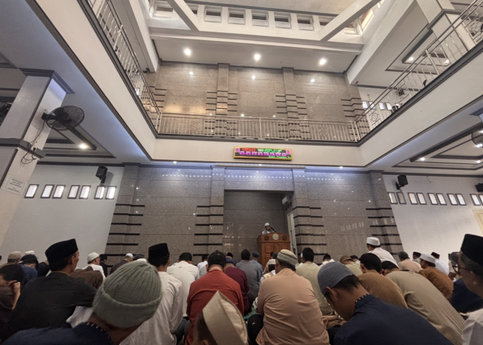 Suasana Salat Id di Masjid Darul Muslimin Kapuk Permai, Khatib Berpesan soal Taqwa