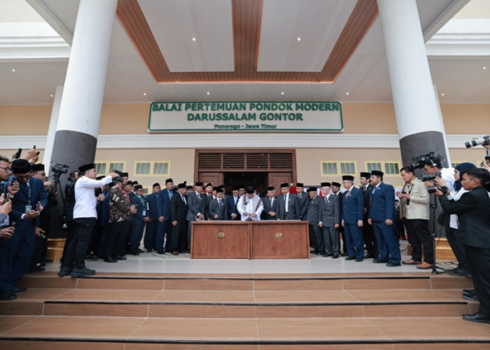 Pengasuh Pondok Gontor Pegang Teguh Amanat Prabowo: Terus Cetak Generasi Berprestasi bagi Indonesia dan Dunia