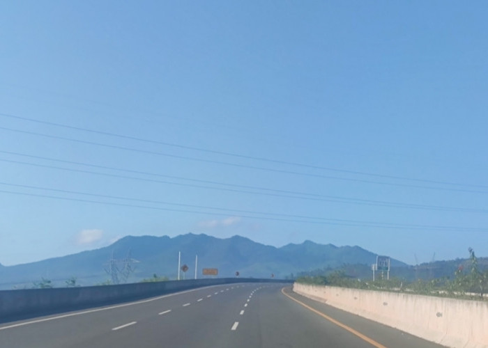 Cisumdawu Jalan Tol Vulkanik, Dikelilingi Tiga Gunung, Sajikan Pemandangan Indah